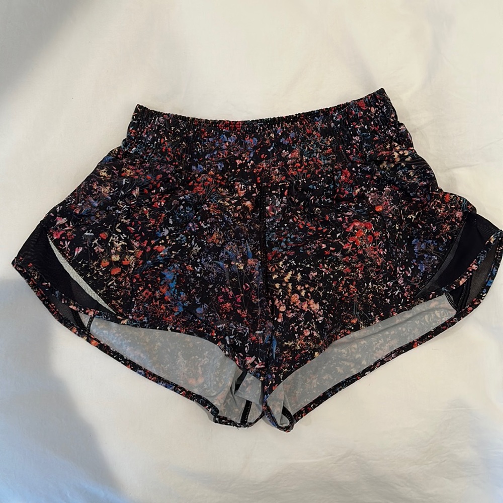Lululemon Black/Multi Print Hotty Hot Shorts Size 4